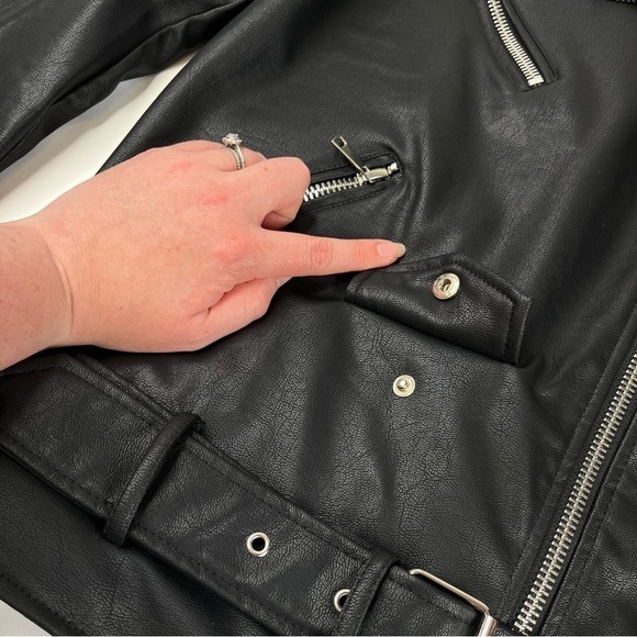 Prettylittlething Black Faux Leather Oversized Longline Belted Biker Jacket - Picture 7 of 15